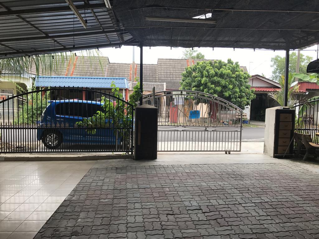 瓜拉尼鲁斯封闭式停车场民宿 瓜拉丁加奴 外观 照片